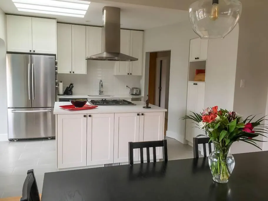 וונקובר 5Br,3Ba Family Friendly City Cottage