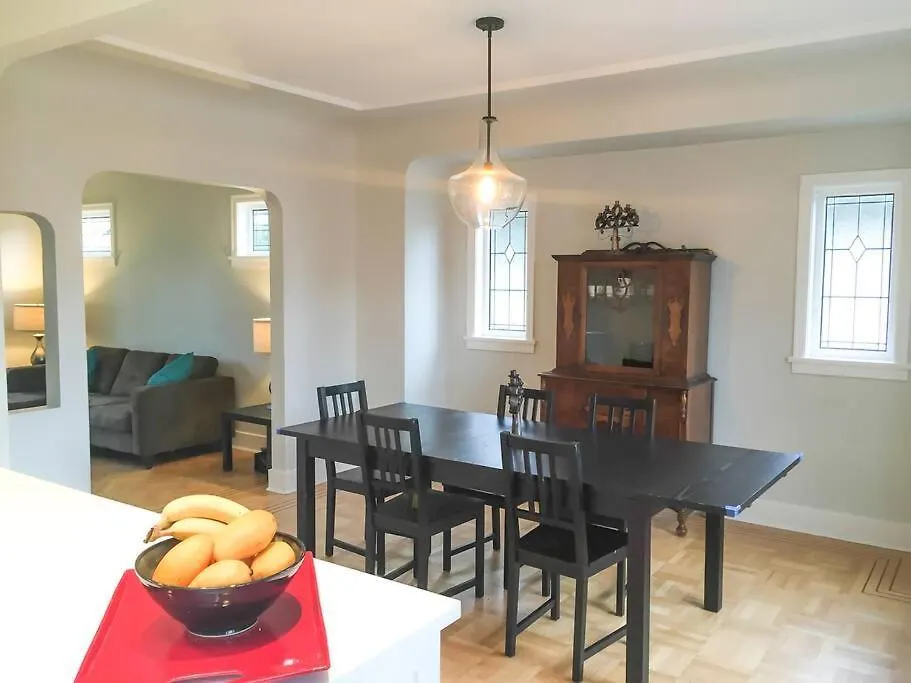 וונקובר 5Br,3Ba Family Friendly City Cottage 0*,  קנדה