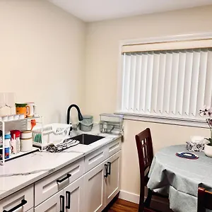  Holiday home Cozy 2 Beds Spacious Rooms,close To Transit
