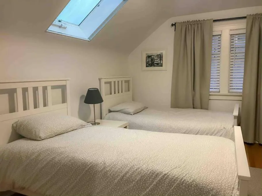 5Br,3Ba Family Friendly City Cottage Vancouver Holiday home