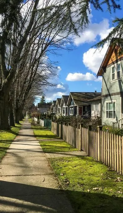 5Br,3Ba Family Friendly City Cottage Vancouver 0*,