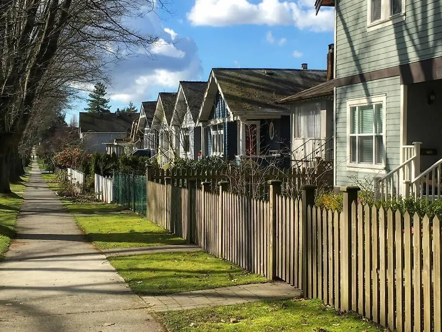 5Br,3Ba Family Friendly City Cottage Vancouver Canada