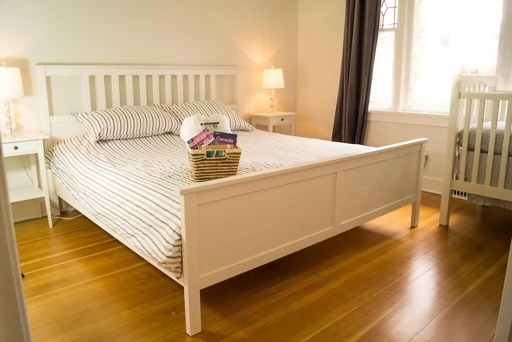 5Br,3Ba Family Friendly City Cottage Vancouver