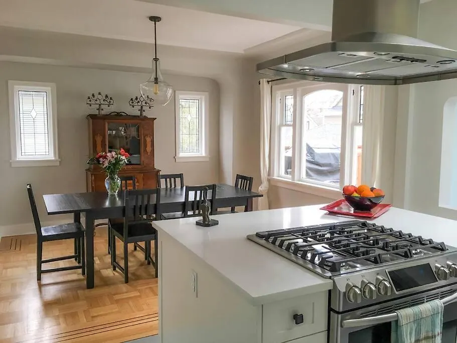 5Br,3Ba Family Friendly City Cottage Vancouver